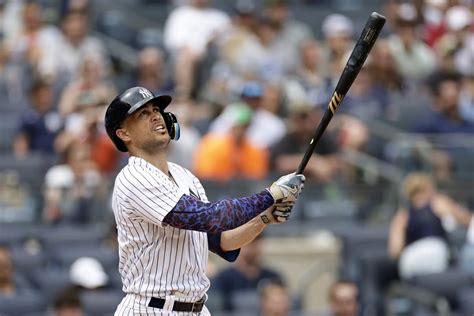 Stanton homers twice as Yankees rebound with 6-3 win over Cubs